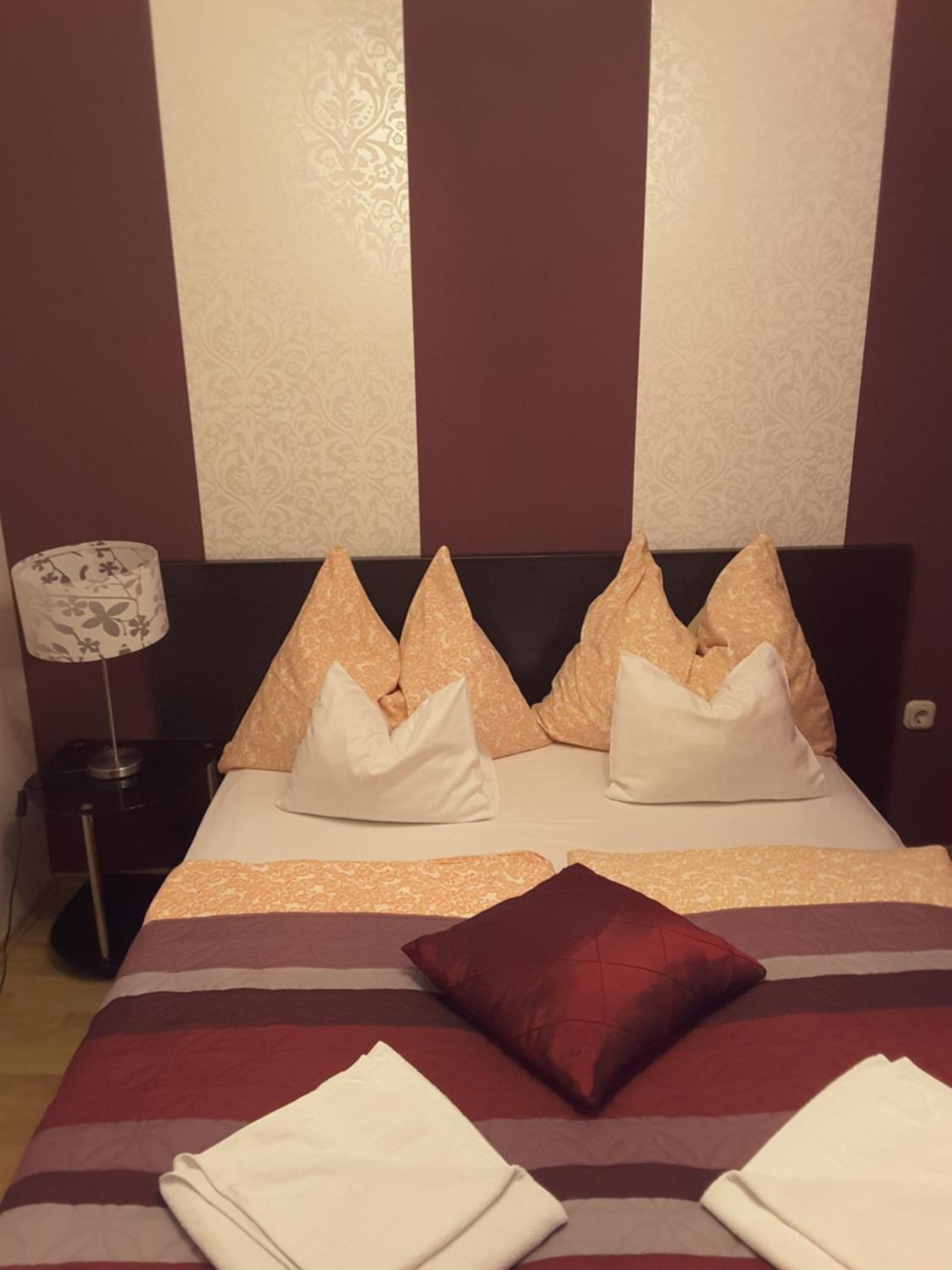 Isabell Apartments Дьєр Екстер'єр фото